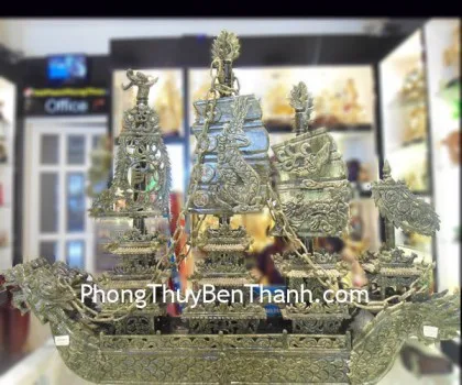 Thuyền buồm đầu rồng xanh ngọc đa sắc trên sóng xanh đế gỗ - Nhất Phàm Phong Thuận LN143